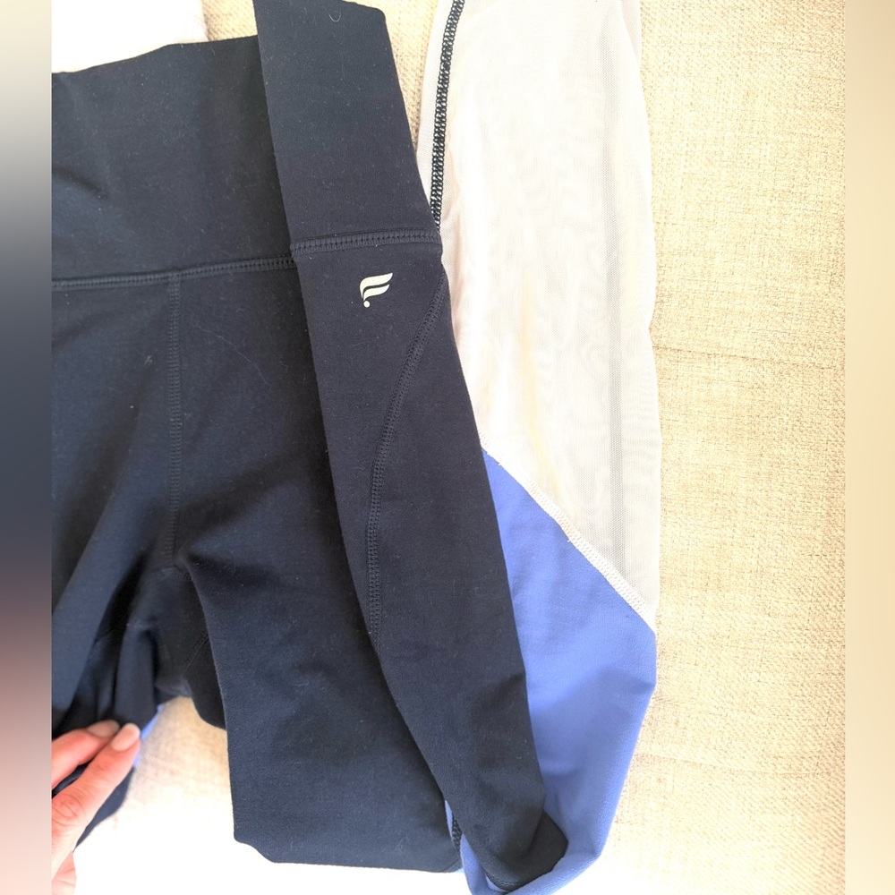 🏃🏽‍♀️Fabletics 🤍 3 BUNDLE Leggings - Picture 4 of 8